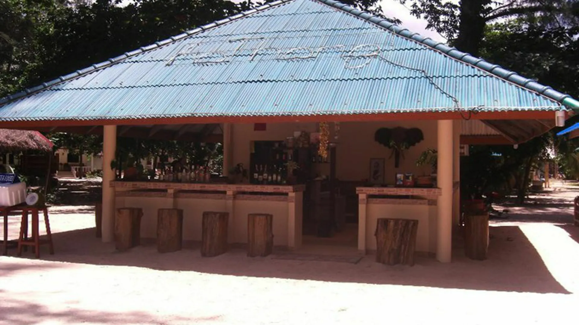 Ao Thong beach Bungalows Bang Sak