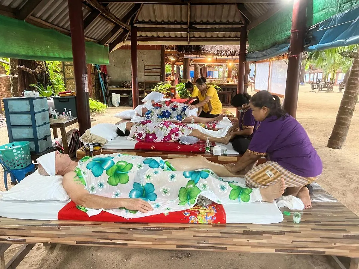 Ao Thong Beach Resort Bang Sak