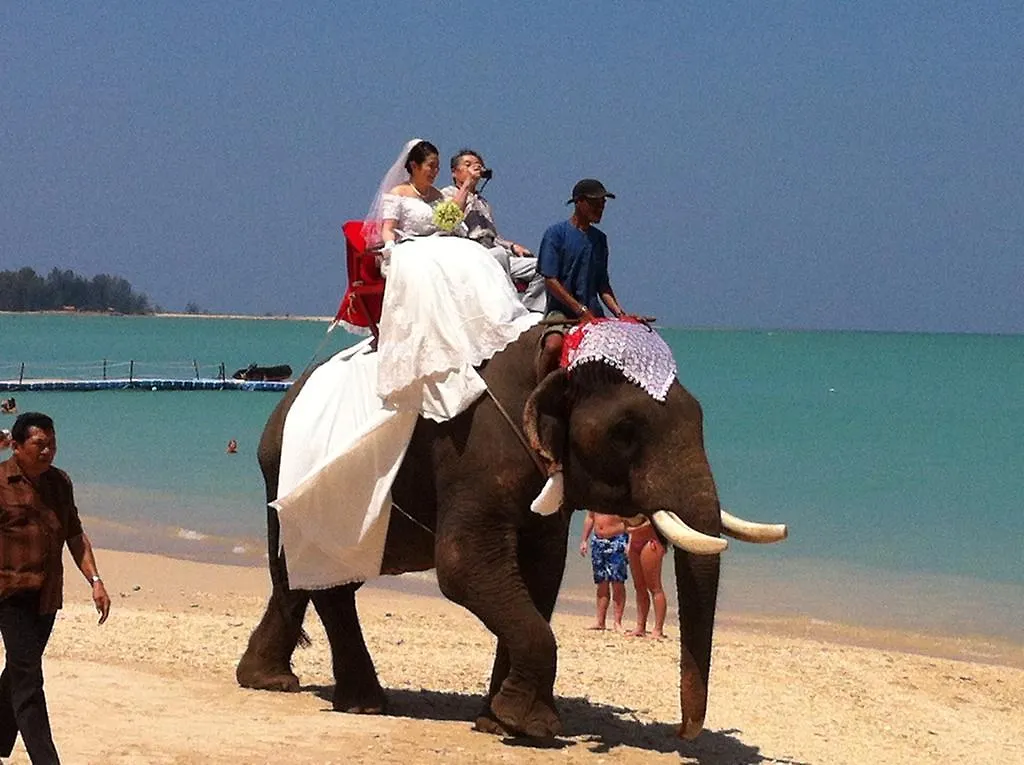 Ao Thong Beach Resort Bang Sak