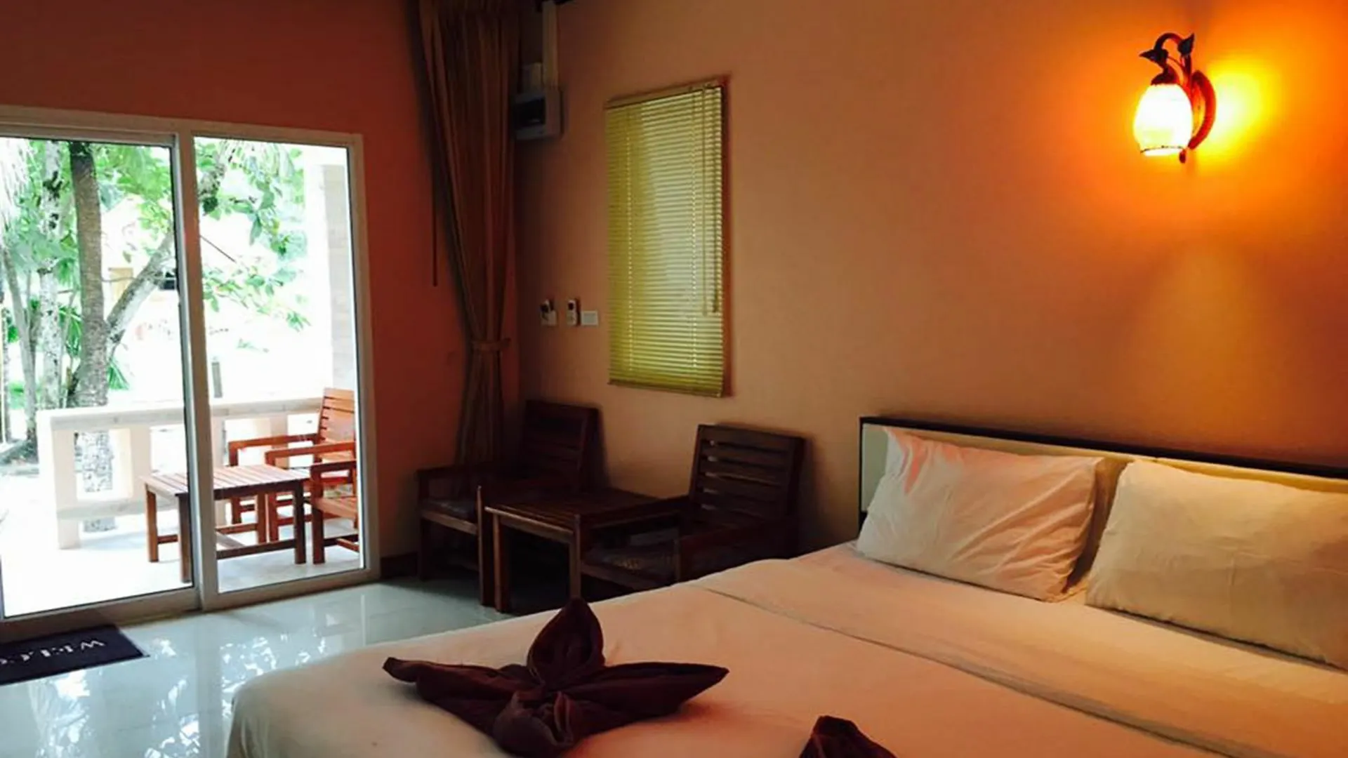 Ao Thong Beach Resort Bang Sak