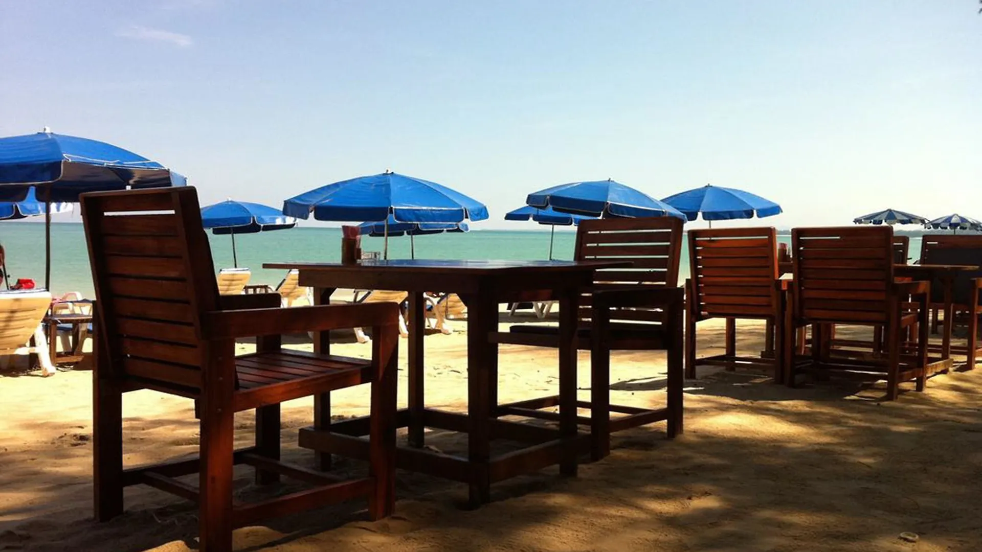 Ao Thong Beach Resort Bang Sak 3*,